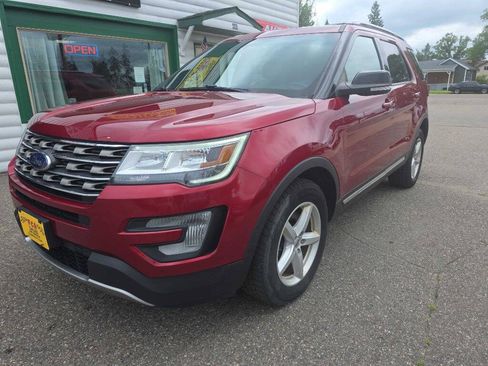 Used 2016 Ford Explorer XLT w/ Equipment Group 202A AWD/4WD image 2