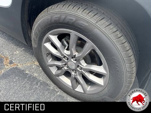 Used 2024 GMC Terrain SLT AWD/4WD image 3