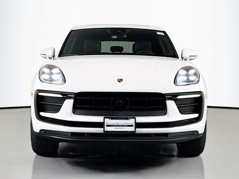 Used 2023 Porsche Macan AWD/4WD image 2