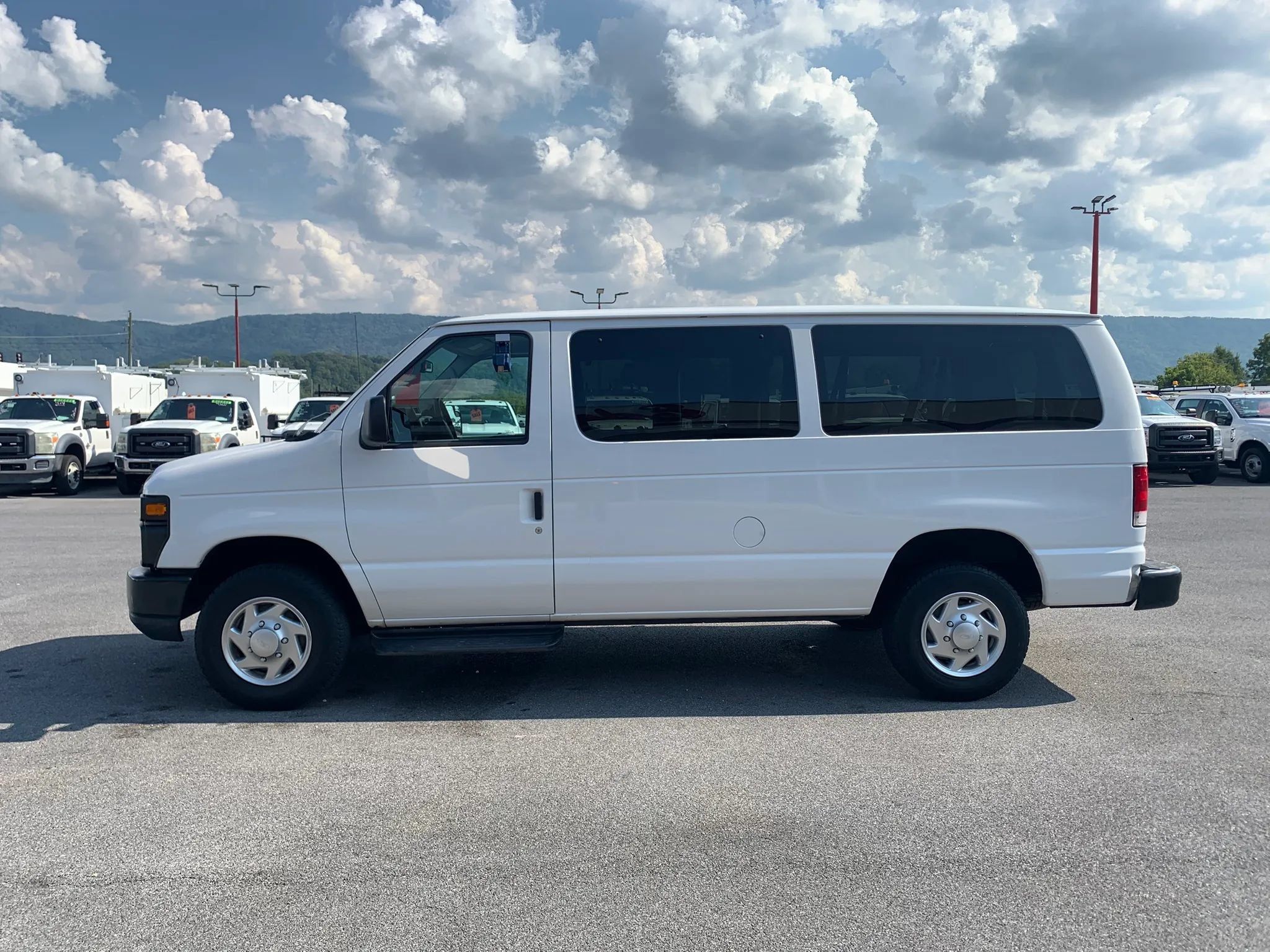 Used 2011 Ford E-350 and Econoline 350 XL w/ Interior Upgrade Pkg RWD image 5