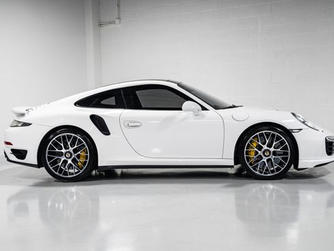 Used 2016 Porsche 911 Turbo S image 2