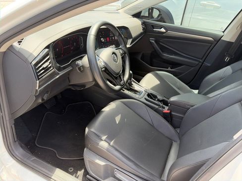 Used 2019 Volkswagen Jetta SEL w/ Cold Weather Package FWD image 5