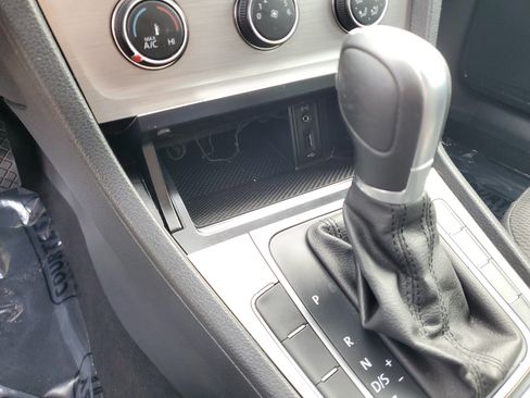 Used 2016 Volkswagen Golf S image 20