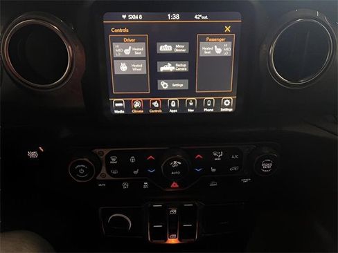 Used 2020 Jeep Gladiator Overland image 17