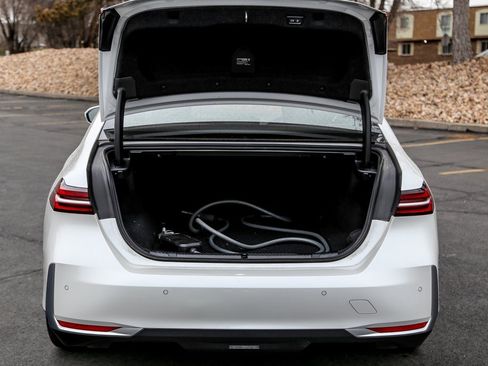 Used 2025 BMW i5 xDrive40 w/ Premium Package image 25