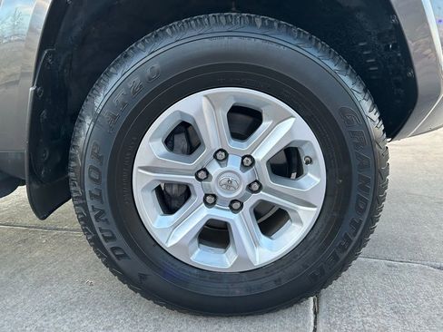 Used 2021 Toyota 4Runner SR5 Premium w/ Moonroof Package AWD/4WD image 33