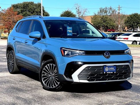 Certified 2025 Volkswagen Taos SE image 1