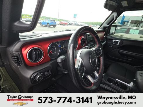 Used 2021 Jeep Wrangler Unlimited Rubicon w/ LED Lighting Group AWD/4WD image 14