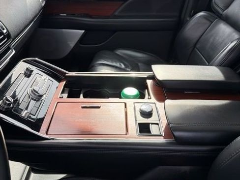 Used 2020 Lincoln Navigator L Reserve w/ Luxury Package image 17