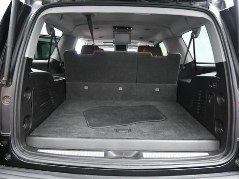 Used 2019 Chevrolet Suburban Premier w/ Premier Plus Edition RWD image 32