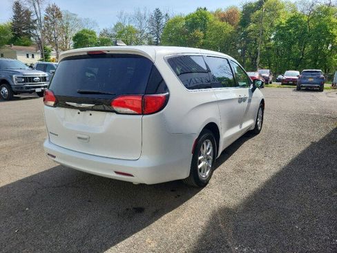 Used 2024 Chrysler Voyager LX FWD image 6