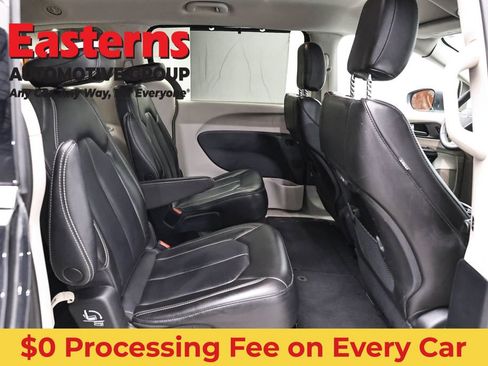 Used 2023 Chrysler Pacifica Touring-L FWD image 24