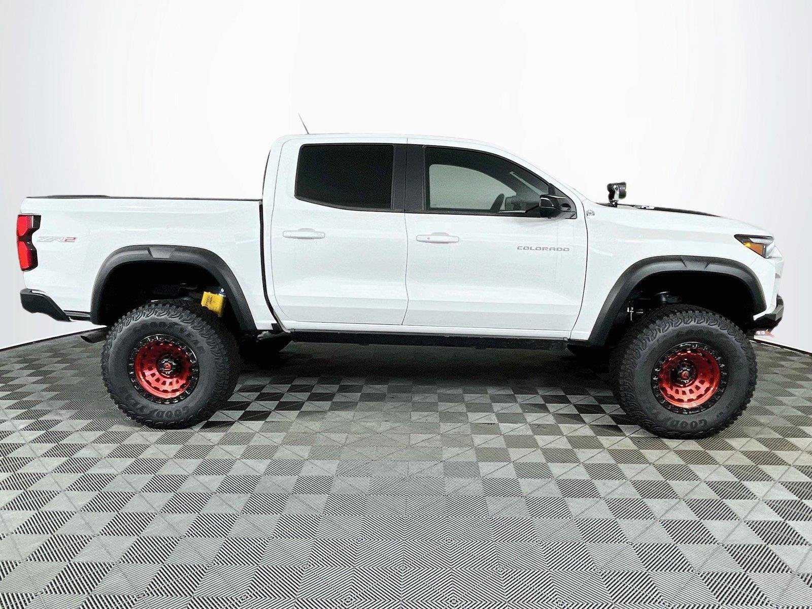 Used 2024 Chevrolet Colorado ZR2 w/ Technology Package AWD/4WD image 10