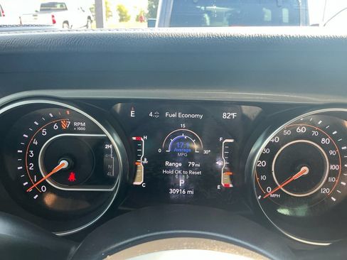 Used 2023 Jeep Gladiator Overland w/ Trailer Tow Package AWD/4WD image 19
