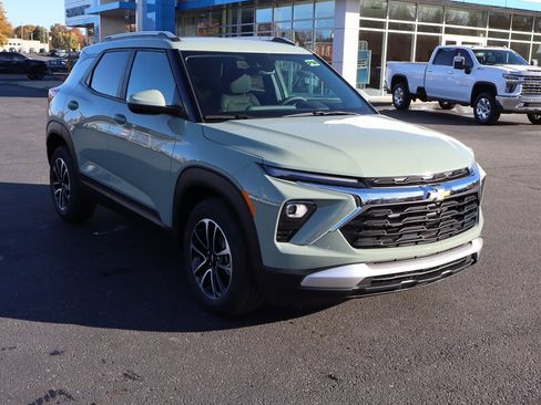 New 2026 Chevrolet TrailBlazer LT w/ Driver Confidence Package image 2