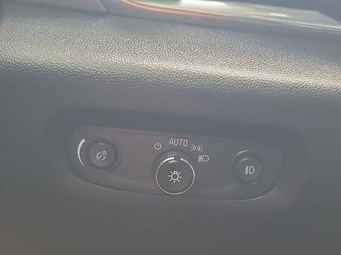 Used 2021 Chevrolet Traverse LT FWD image 17