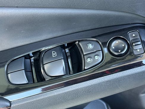 Used 2024 Nissan Altima 2.5 SR FWD image 11
