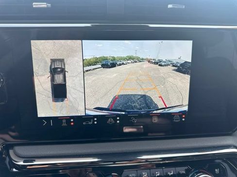 Used 2025 GMC Sierra 2500 AT4 w/ Technology Package AWD/4WD image 24