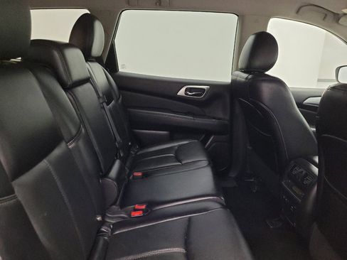 Used 2020 Nissan Pathfinder SL FWD image 19