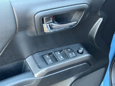 Certified 2019 Toyota Tacoma TRD Sport image 29