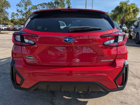 Certified 2025 Subaru Crosstrek 2.0i image 5