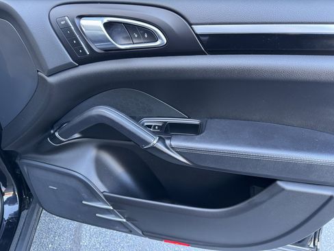 Used 2017 Porsche Cayenne S Platinum image 15