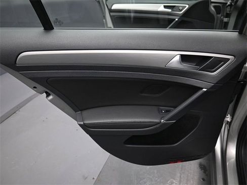 Used 2015 Volkswagen Golf S image 26