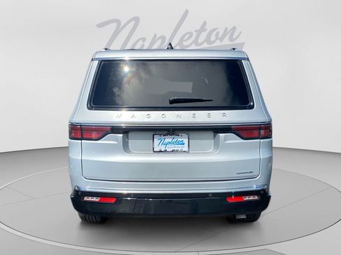Used 2024 Jeep Wagoneer L Series II w/ Flexible Seating Group RWD image 4