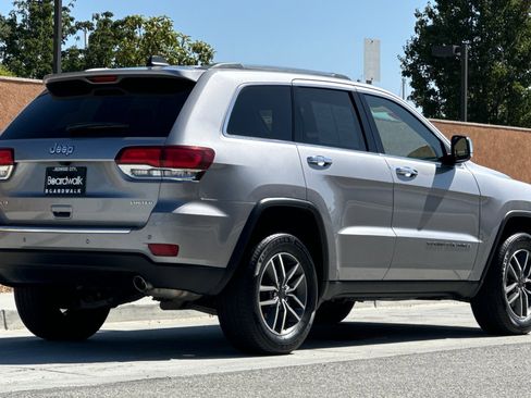 Certified 2021 Jeep Grand Cherokee Limited w/ Luxury Group II image 4