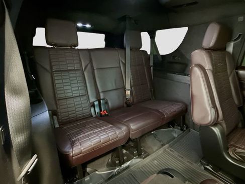 Used 2022 Cadillac Escalade ESV Sport Platinum AWD/4WD image 26