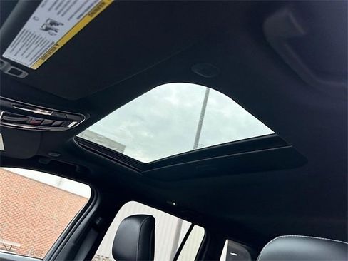 New 2025 Jeep Grand Cherokee Altitude image 12