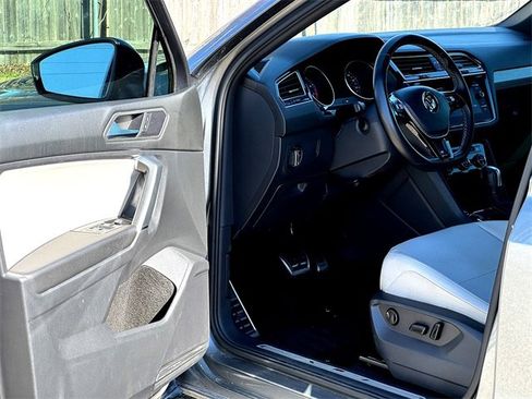 Certified 2020 Volkswagen Tiguan SE image 11
