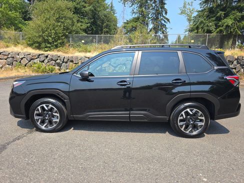 Certified 2025 Subaru Forester Premium AWD/4WD image 3