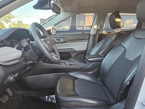 Used 2022 Jeep Compass Latitude image 18