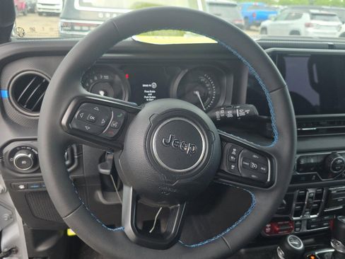 Used 2024 Jeep Wrangler Unlimited Rubicon 4xe AWD/4WD image 8