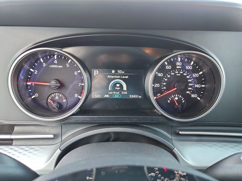 Used 2024 Kia Carnival LX FWD image 17