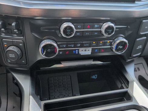 Certified 2025 Ford F250 Lariat w/ Black Appearance Package AWD/4WD image 20