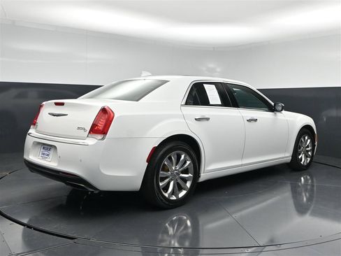 Used 2017 Chrysler 300 C w/ Safetytec Plus Group AWD/4WD image 6