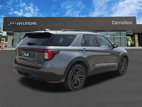 Used 2025 Ford Explorer ST-Line w/ ST-Line Street Pack AWD/4WD image 5