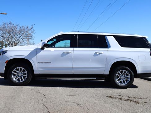 Used 2024 Chevrolet Suburban LT image 2