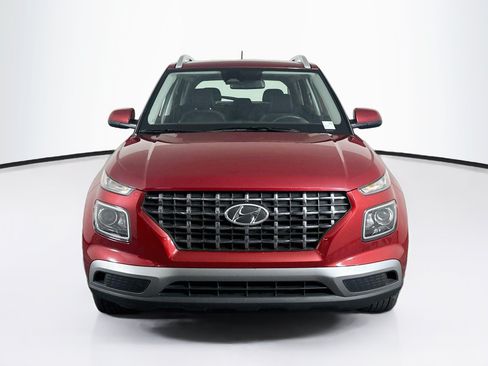 Used 2025 Hyundai Venue SEL FWD image 2