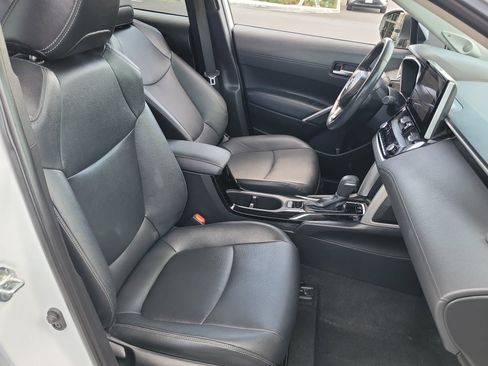 Used 2023 Toyota Corolla Cross XLE w/ Convenience Package image 21