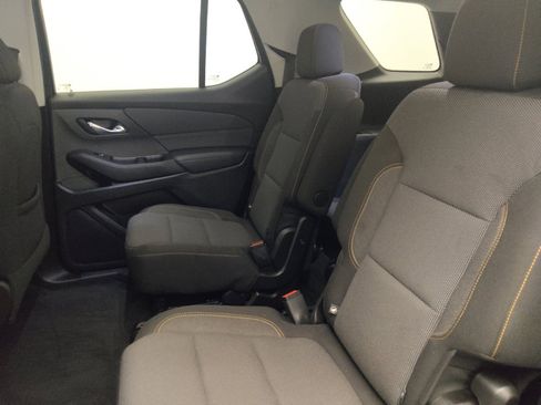 Used 2021 Chevrolet Traverse LT FWD image 18