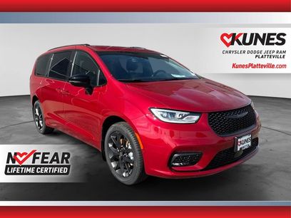 New 2026 Chrysler Pacifica Select w/ S Appearance Package