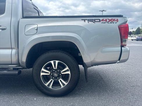 Used 2017 Toyota Tacoma TRD Sport w/ Tow Package (A/T) AWD/4WD image 28