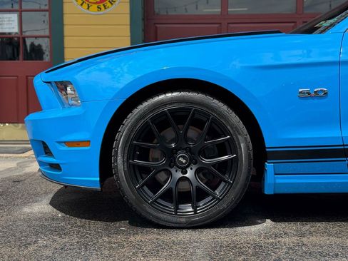 Used 2013 Ford Mustang GT Premium RWD image 33