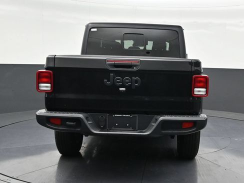 Used 2025 Jeep Gladiator Sport AWD/4WD image 4