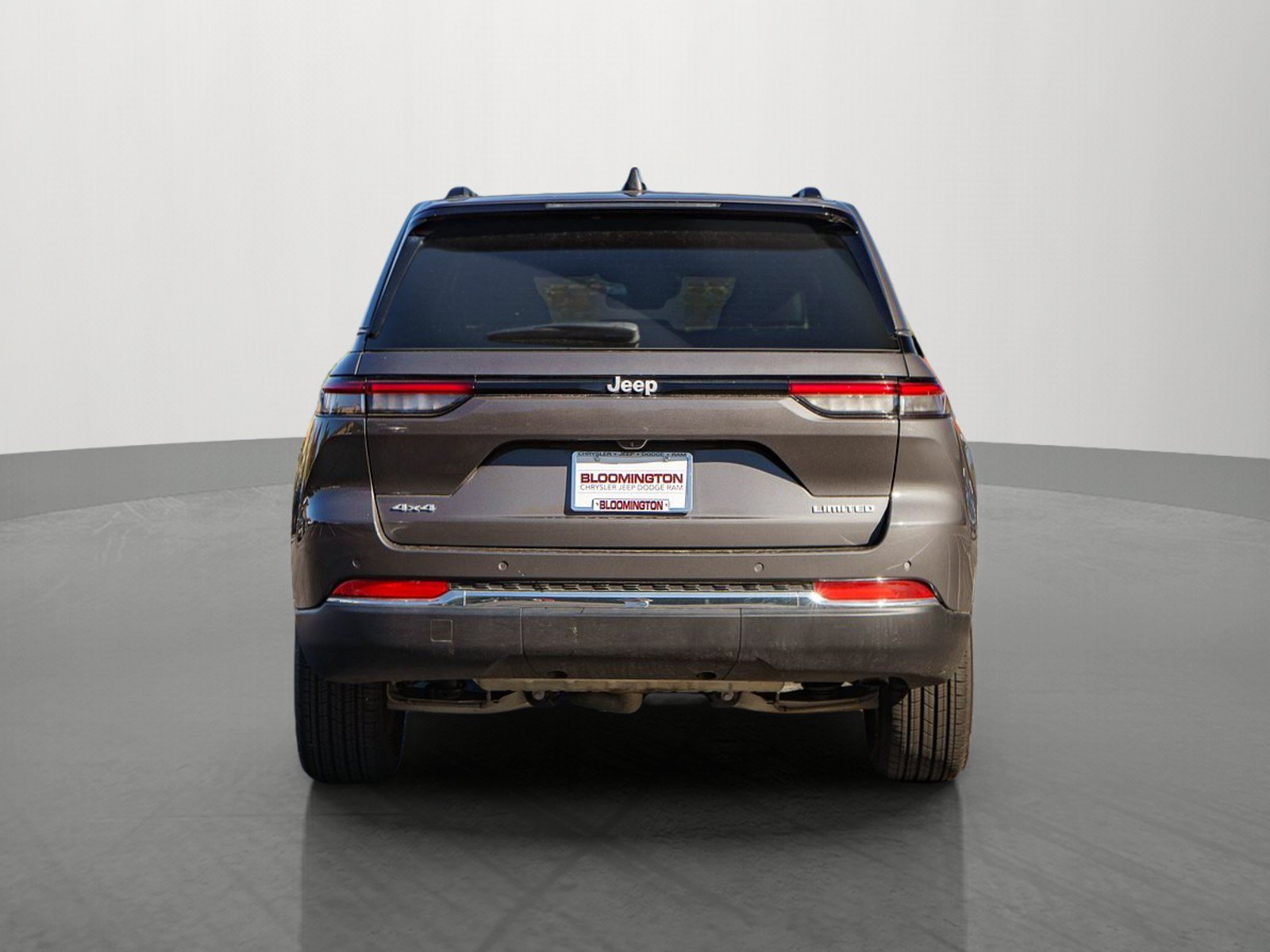 Used 2025 Jeep Grand Cherokee Limited w/ Trailer Tow Package AWD/4WD image 6