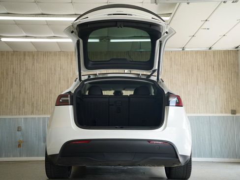 Used 2024 Tesla Model Y Performance AWD/4WD image 38