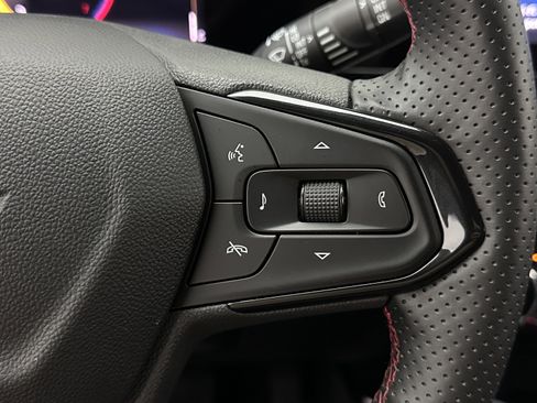 Used 2025 Chevrolet Trax RS w/ Driver Confidence Package FWD image 22